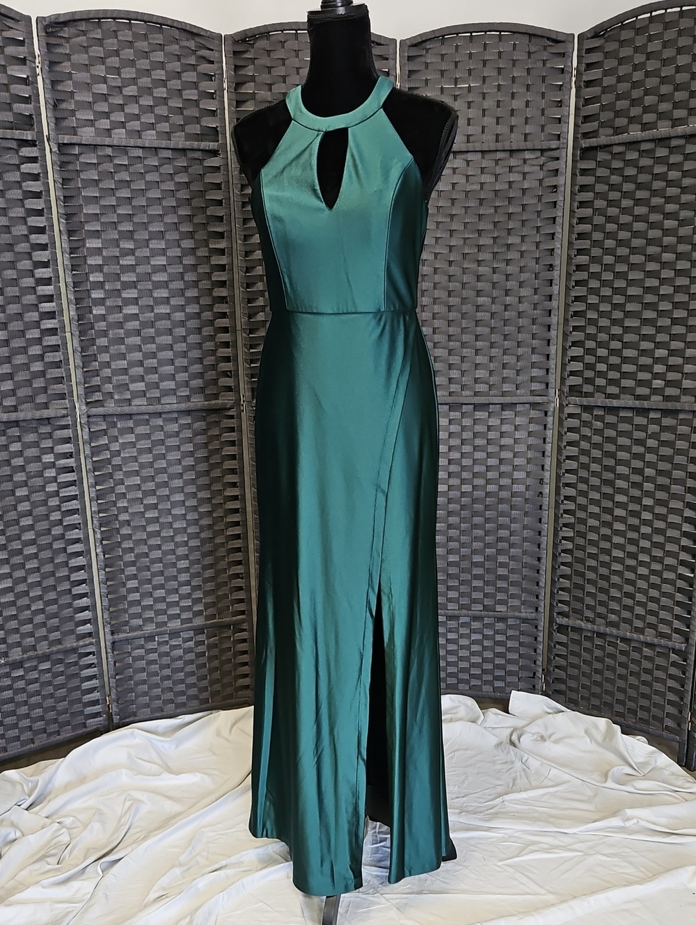 Size 7 emerald green high neck/halter style neck satin dress w/ keyhole & slit
